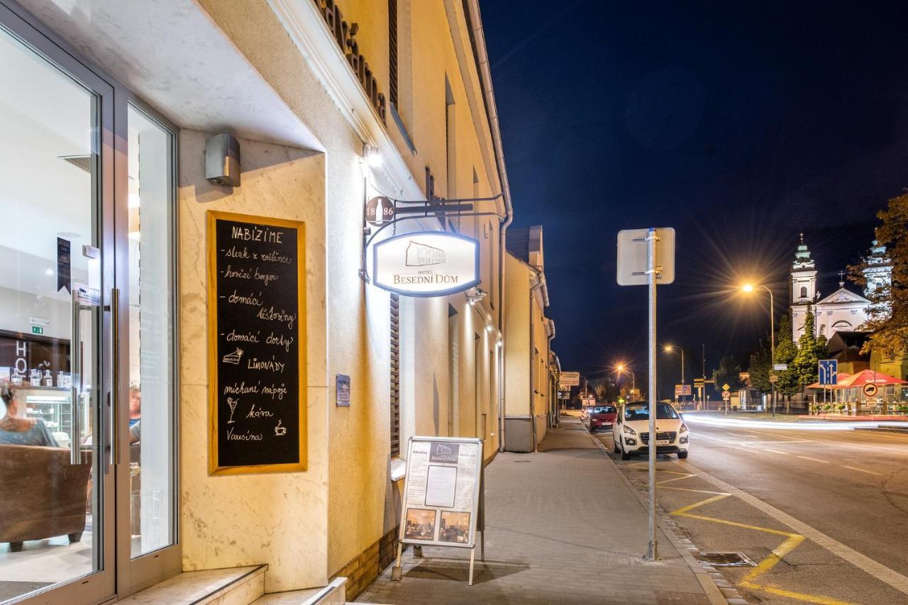 Wine & Wellness Hotel Besedni Dum Valtice Esterno foto