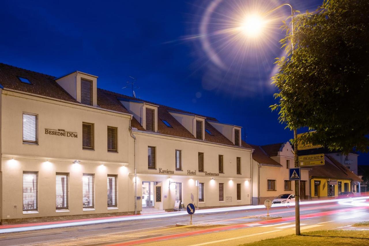 Wine & Wellness Hotel Besedni Dum Valtice Esterno foto