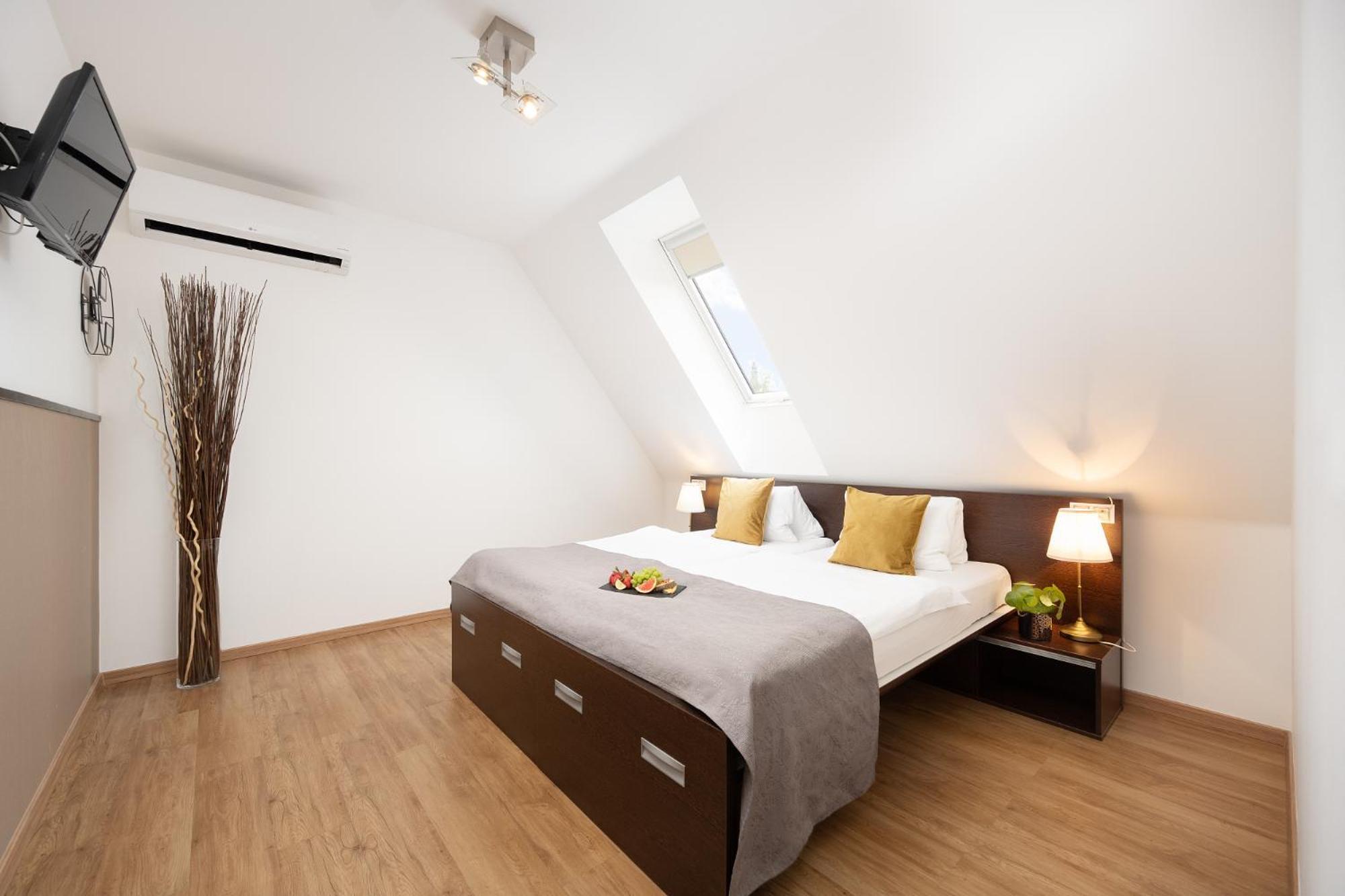 Wine & Wellness Hotel Besedni Dum Valtice Esterno foto