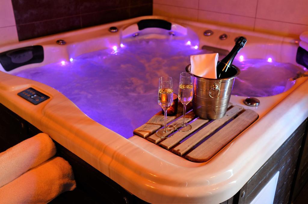 Wine & Wellness Hotel Besedni Dum Valtice Esterno foto